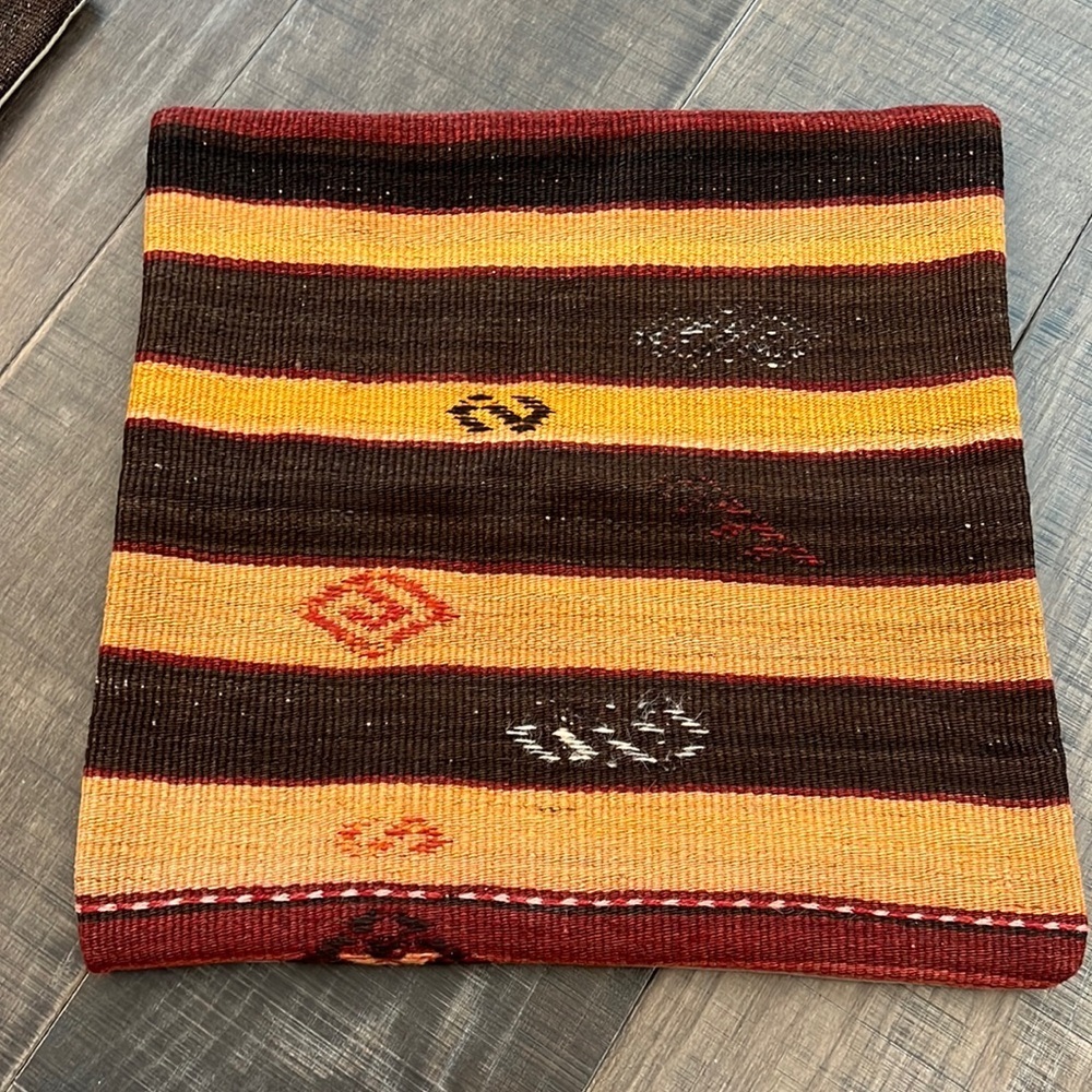 NWOT TURKISH KILIM PILLOW COVER